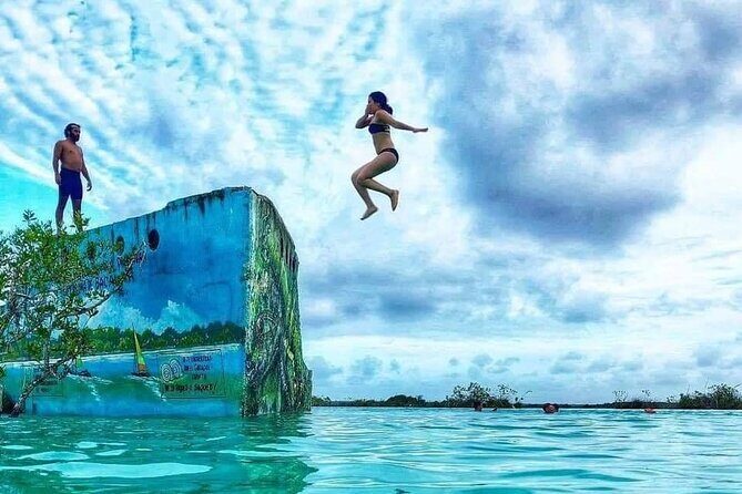 Gorgeous Tour in Pontoon Boat over Bacalar 7 Colors Lagoon from Cancún - Who Should Consider This Tour?