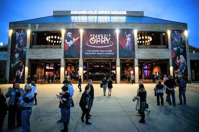 Grand Ole Opry VIP Experience: Admission with Lounge Access and Artist Visit - Key Points