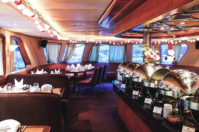 Grand Pearl: Luxury Dinner Cruise with Live Entertainment - Key Points