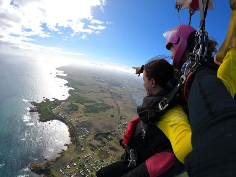 Great Ocean Road: Skydive over the Twelve Apostles - A Thrilling Perspective on the Great Ocean Road