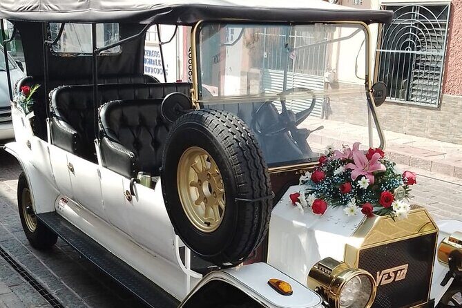 Great tour in a vintage Ford-T electric car (replica) - Authenticity and Guest Feedback