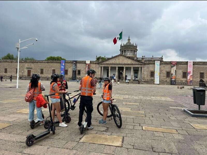 Guadalajara: Bicycle tour of the city visiting places of interest. - A Detailed Look at the Itinerary