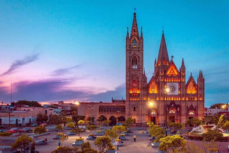 Guadalajara: Guided Tlaquepaque Night Tour with Hotel Pickup - Key Points