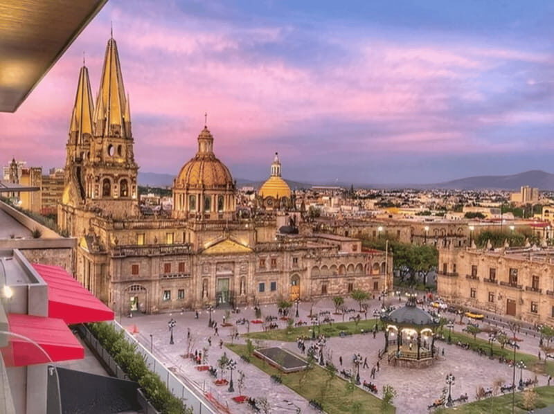 Guadalajara : Must-See Sites Walking Tour With A Guide - Key Points