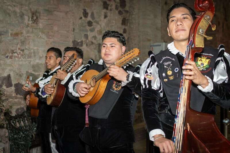 Guanajuato: Night Walk with the Estudiantina - Guanajuato: Night Walk with the Estudiantina — An Authentic Evening of Culture and Song