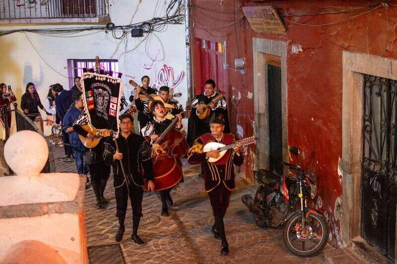 Guanajuato: Night Walk with the Estudiantina - What is the Guanajuato Night Walk with the Estudiantina?