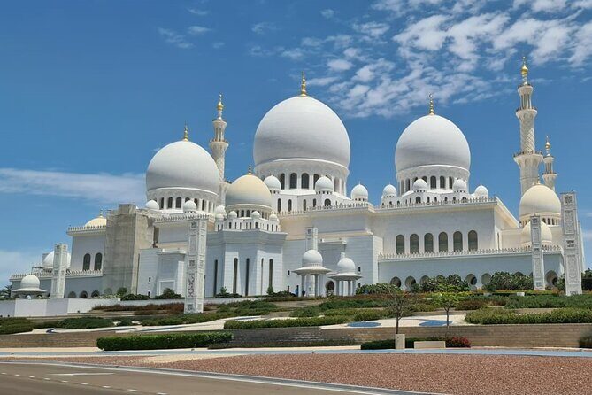 Guided City Tour of Abu Dhabi with Sheikh Zayed Mosque - Introduction: A Well-Rounded Day in Abu Dhabi