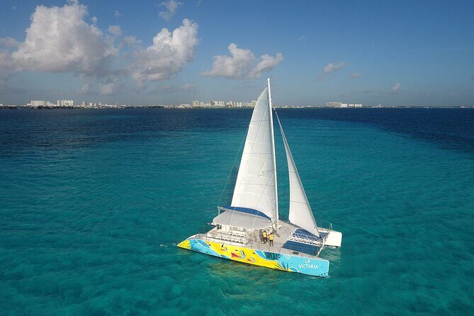 Guided Full Day Catamaran Isla Mujeres Pleasure Tour in Cancun - Group Size and Atmosphere