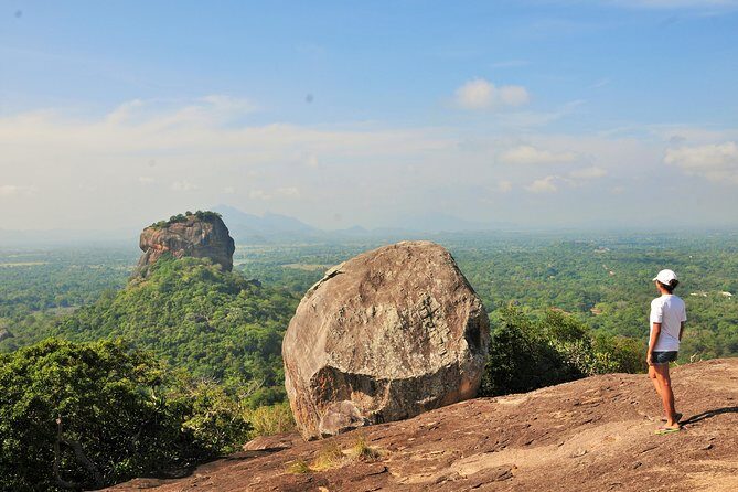 Guided Hike & Picnic with an Amazing View on Pidurangala Rock - Key Points