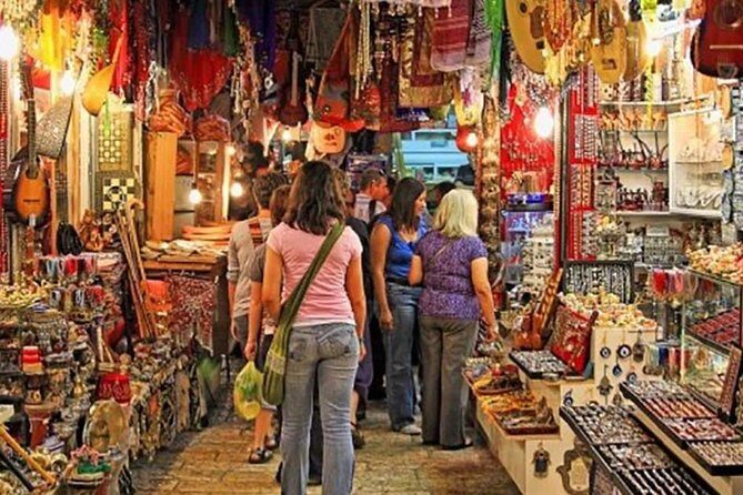 Guided Shopping Tour of Old Delhi and New Delhi - An In-Depth Look at the Journey