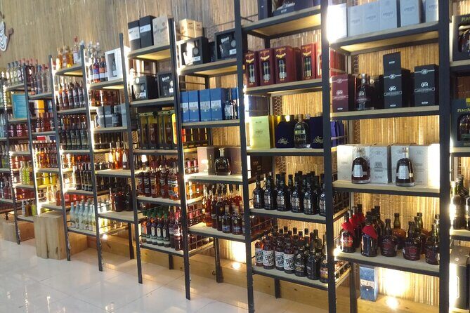 Guided Shopping Tour - Rum tasting, chocolate factory, Cigar factory - Introduction