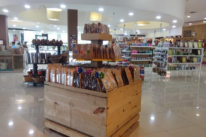 Guided Shopping Tour - Rum tasting, chocolate factory, Cigar factory - The Sum Up