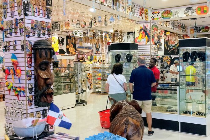 Guided Shopping Tour to WordMart Souvenirs - Round Trip Transport - What to Expect from the Tour