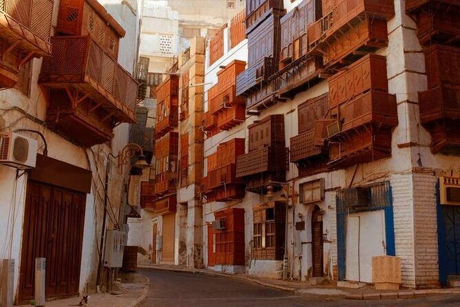Guided Tour in Jeddah by local woman - An In-Depth Look at the Experience