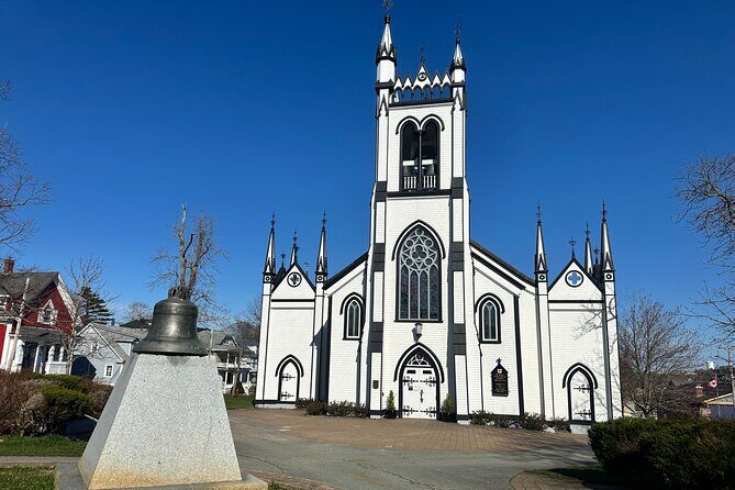 Guided Tour Lunenburg, Mahone Bay and Ovens Park from Halifax - Frequently Asked Questions