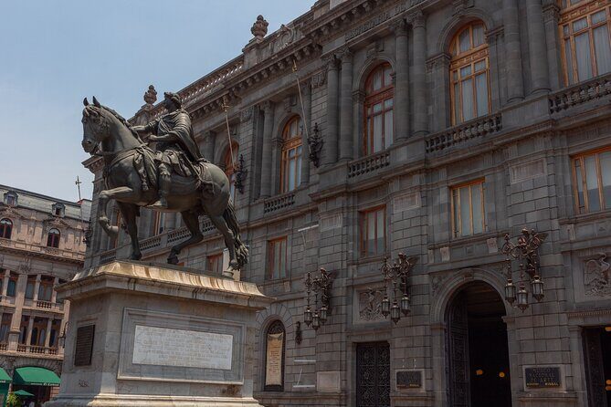 Guided tour National Museum of Art - FAQ About the Guided Tour of the National Museum of Art