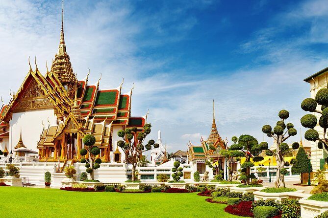 Guided Tour of Grand Palace & Emerald Buddha Temple in Bangkok - Authenticity and Experience: What Travelers Say