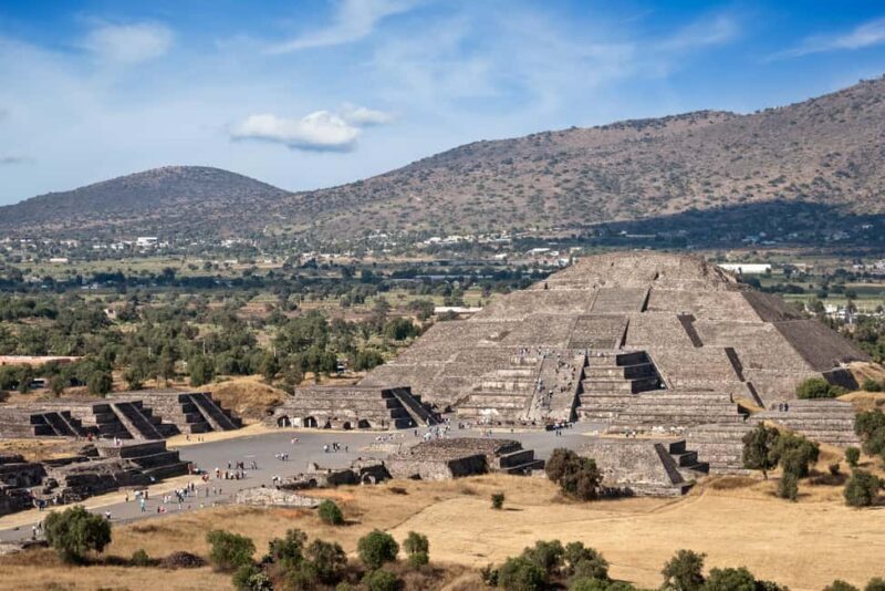 Guided tour of Mexico City: Teotihuacan, Guadalupe, and the Mexica city of Tlatelolco - An In-Depth Look at the Tour Experience