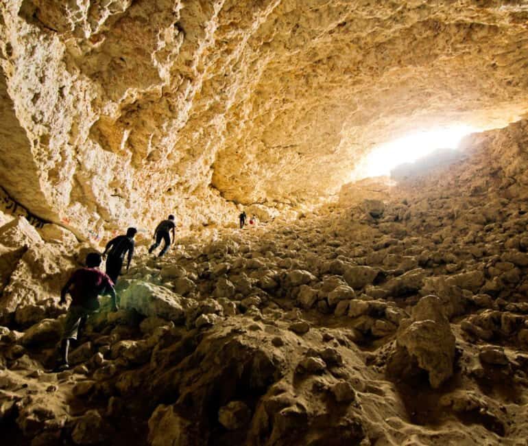 Guided Tour of Qatars Crystal Depths & Singing Sands - Exploring Qatar’s Natural Gems: A Guide to the Crystal Depths & Singing Sands Tour