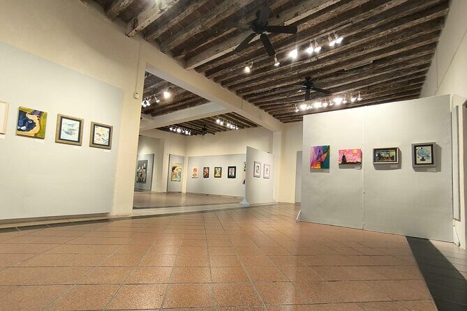 Guided tour of the art galleries of the Historic Center - The Journey Through Colonial Streets