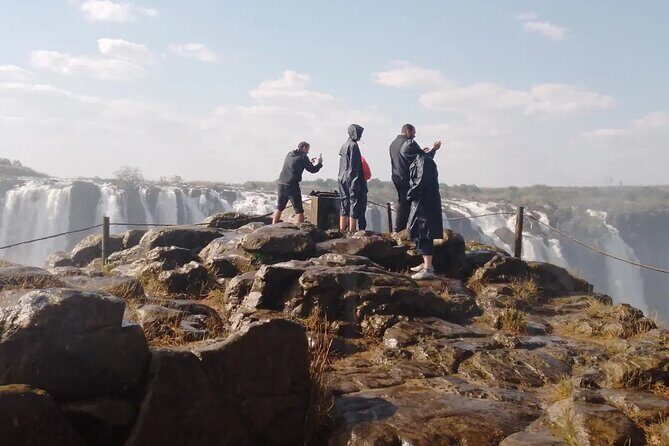 Guided Tour of the Falls - An In-Depth Look at the Tour Experience