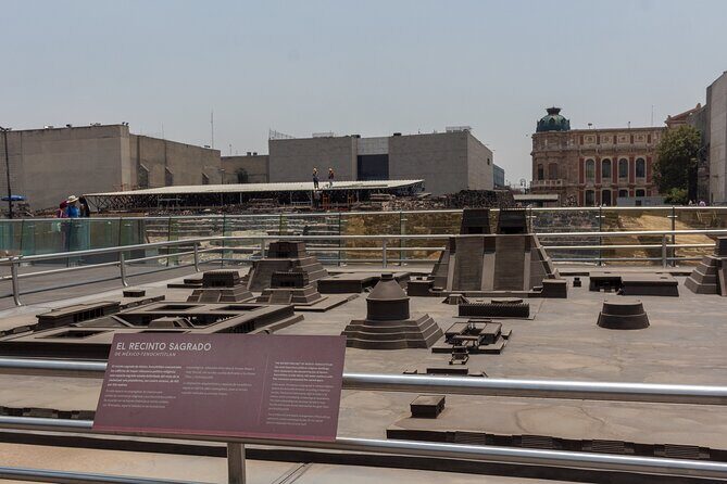 Guided Tour Zócalo to Palaces, Churches and Pyramids - The Sum Up