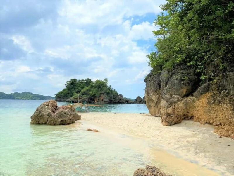 Guimaras: Private Island Hopping Tour with Lunch - Key Points