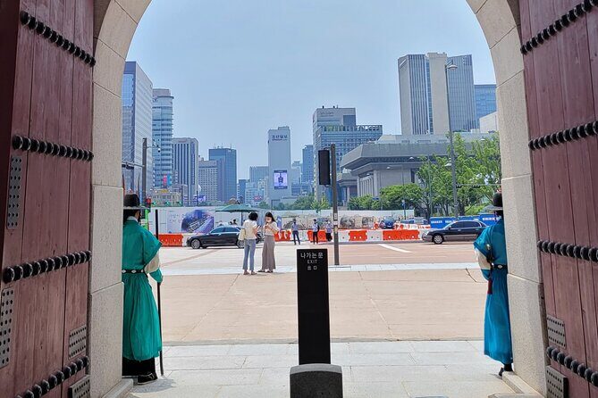 Gyeongbokgung Palace and Seoul highlights (Small group) - FAQ