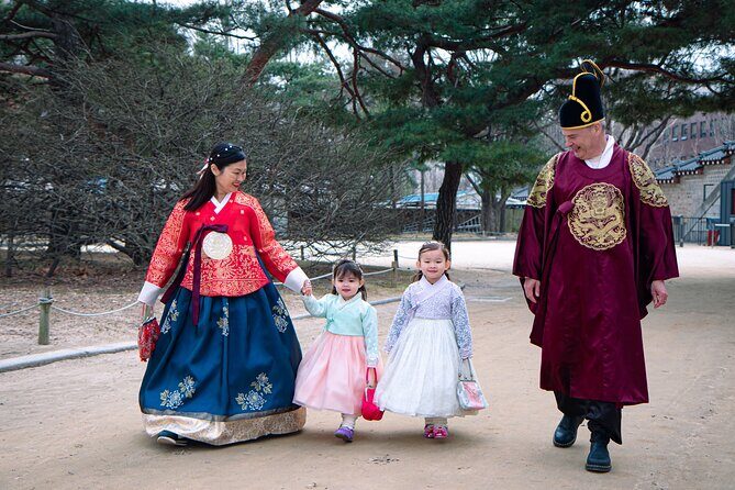 Gyeongbokgung palace family/group private photoshoot - What This Experience Offers