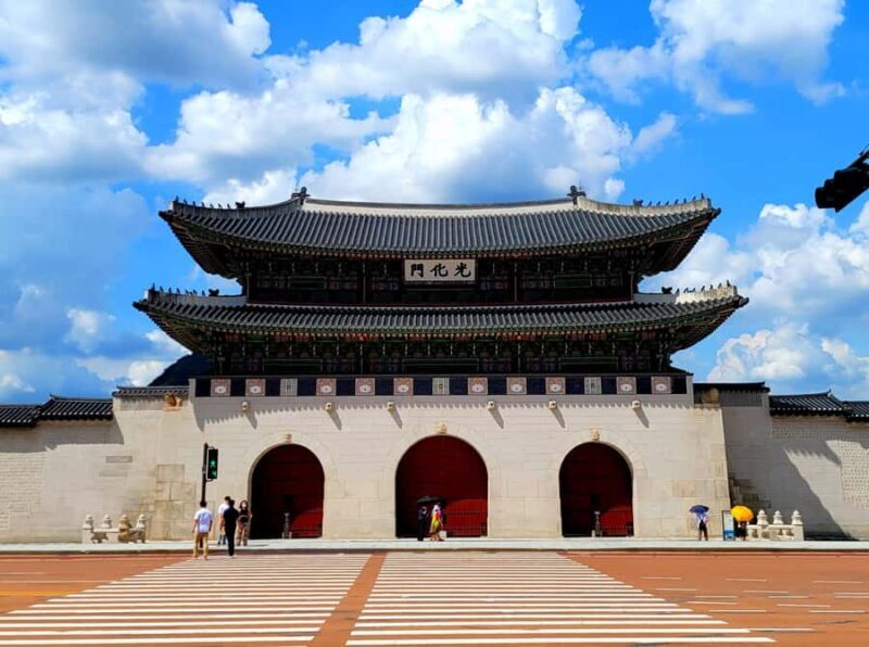 Gyeongbokgung Palace, Jogyesa Temple and Bukchon village - Practical Details: What to Expect