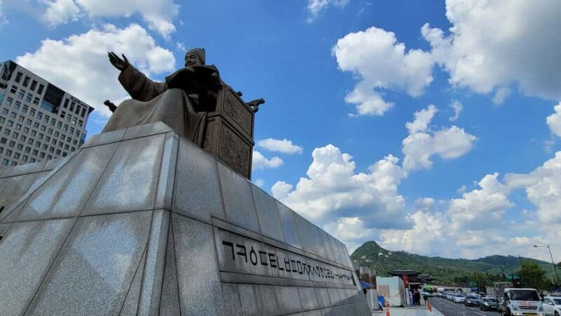 Gyeongbokgung Palace, Jogyesa Temple and Bukchon village - Authentic Experiences that Leave a Lasting Impression