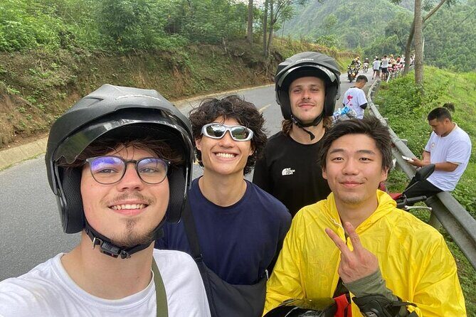 Ha Giang tour 3 days 2 nights - Day 1: From Hanoi to Dong Van via the Heaven’s Gate and Vuong Palace