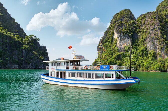 Ha Long Bay Cruise Day Tour with lunch, kayaking, surprise cave & titop island - Key Points