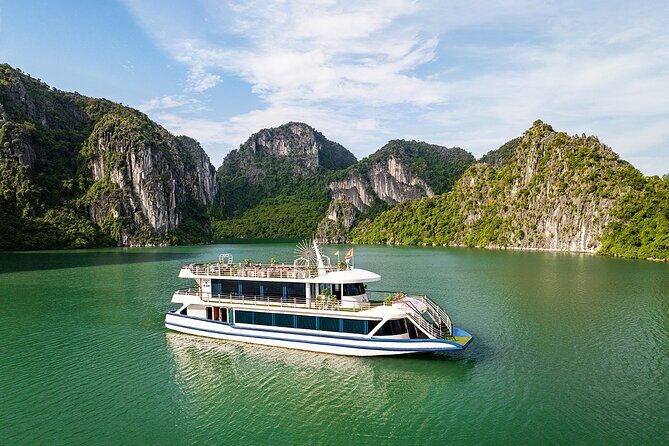 Ha Long Bay Luxury Cruise from Hanoi with Jacuzzi & Local Lunch - Who Should Book This Experience?