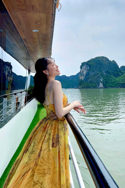 Ha Long full day trip ;Sung Sot cave, Titov island, kayaking - The Sum Up