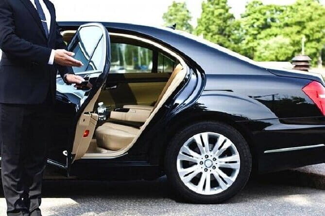 Ha Noi airport Arrival or Departure By Private car transfers - Why Opt for a Private Airport Transfer in Hanoi?