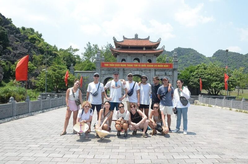 HA NOI : HOA LU - TRANG AN - MUA CAVE DAY TRIP BY LIMOUSINE - FAQ