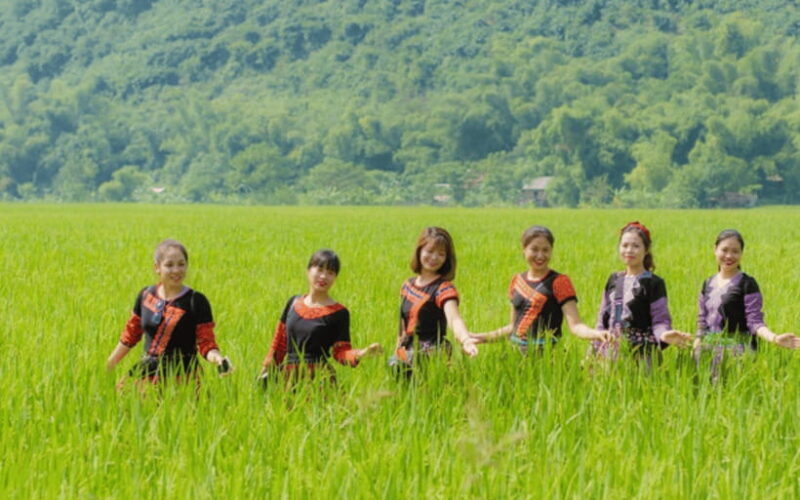 Ha Noi - Mai Chau - Pu Luong 2 Days 1 Night Trekking Tour - Day 1: From Hanoi to Mai Chau