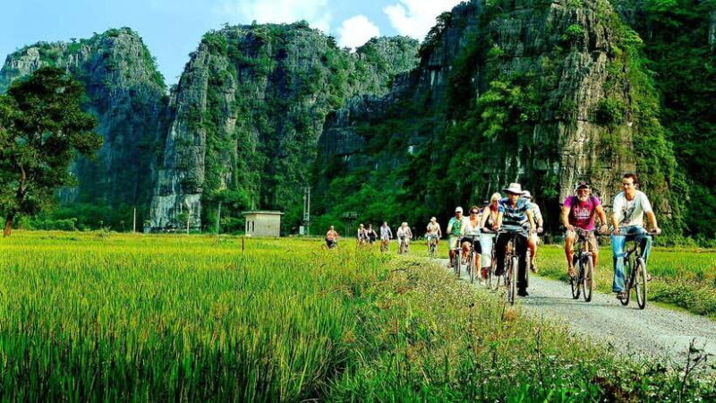 Ha noi: Ninh Binh- Halong on land: Hoa Lu, Tam Coc, Mua Cave - Who Would Love This Tour?