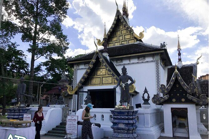 Half day Doi Suthep Temple and city temples (Private tour) - Who Should Book This Tour?