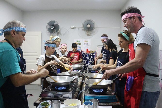 Half Day Evening Cooking Class with Market Tour in Chiang Mai - Logistics and Practicalities