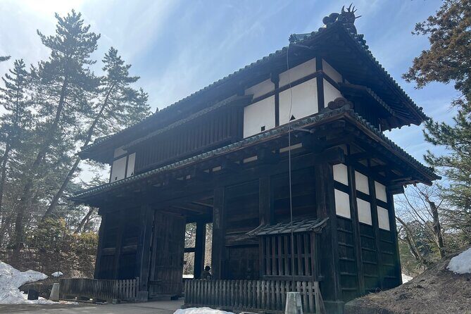 Half-Day Hirosaki Castle and Samurai house Tour with Guide - Exploring the Samurai Heritage