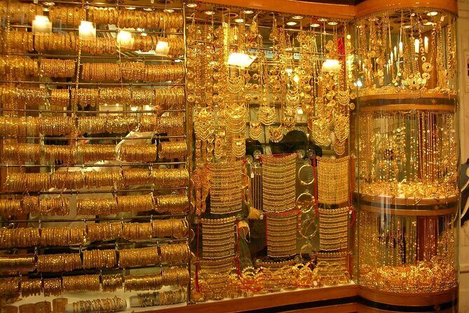 Half Day Jeddah Traditional City Tour - Modern Jeddah and Tahlia Street