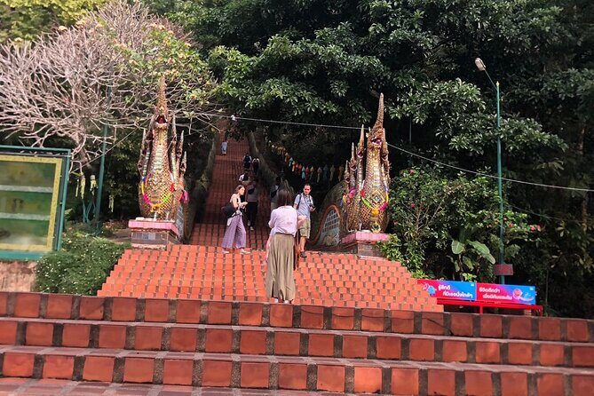 Half Day Morning Wat Pha Lat & Wat Phra That Doi Suthep Tour - Key Points