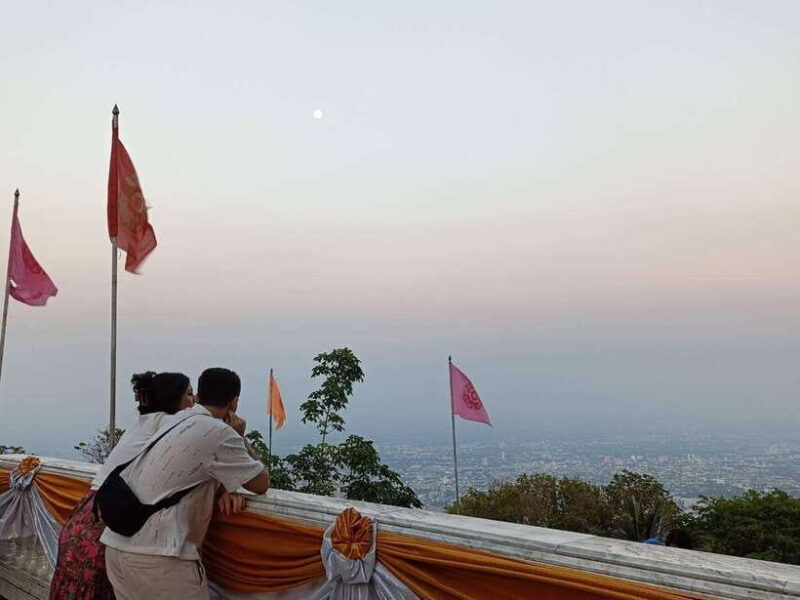 Half Day Morning Wat Pha Lat & Wat Phra That Doi Suthep Tour - What Travelers Say
