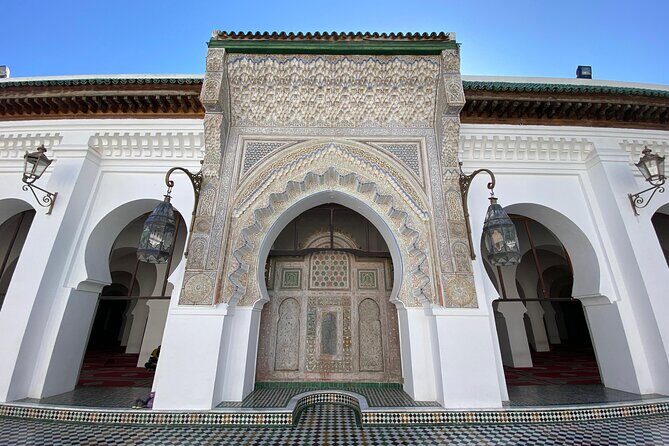 Half-Day Private Guided Walking Tour of the Old Medina of Fez - Walking Through the Medina: A Craftsmen’s Paradise
