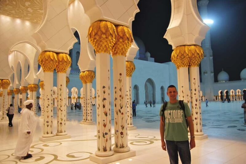 Halftrip from Dubai to Sheikh Zayed Mosque and back to Dubai - Exploring the Dubai to Sheikh Zayed Mosque Halftrip: An Authentic UAE Experience