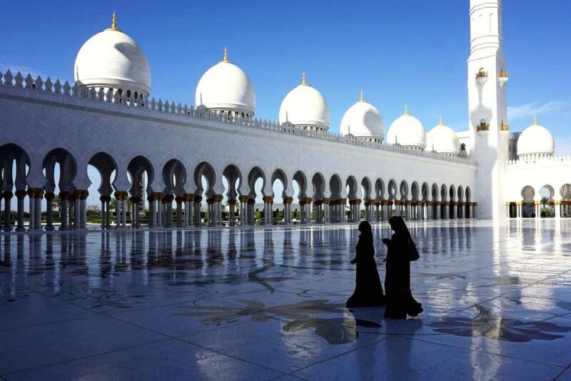 Halftrip from Dubai to Sheikh Zayed Mosque and back to Dubai - Visiting the Sheikh Zayed Grand Mosque