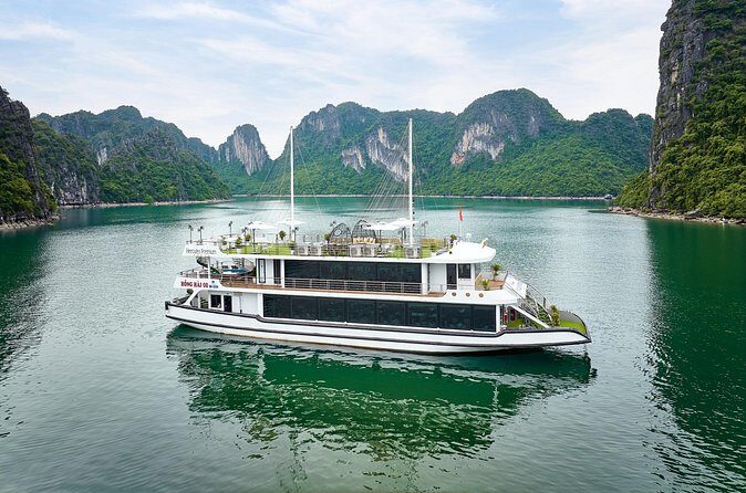 Halong Bay Full Day Tour-all included: Kayak, Titop, Swim, Lunch - Titop Island: Climb for Panoramic Views and Beach Relaxation