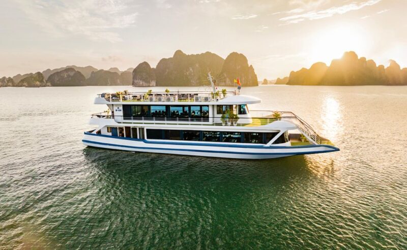 Halong Bay Luxury Cruise with Kayaking & Lunch Buffet - Key Points